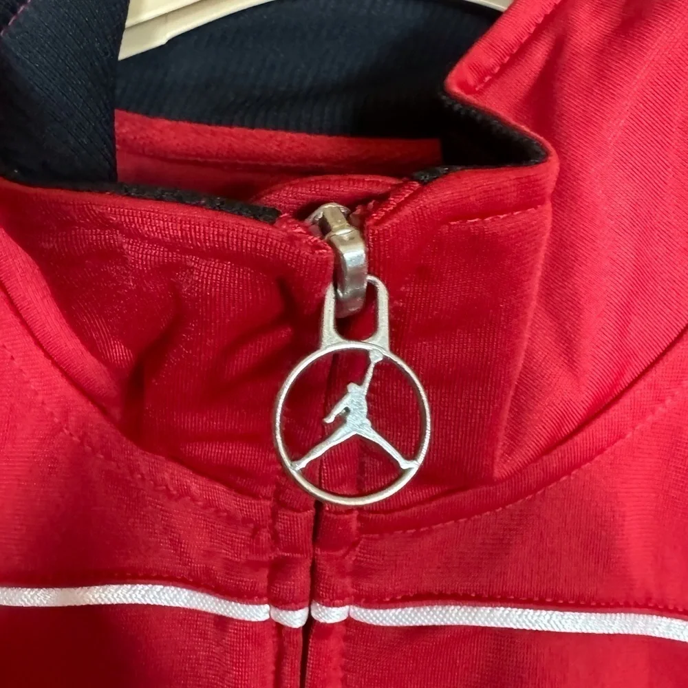 Air Jordan lightweight jacket Red with JumpMan logo size Large (16 / 18)